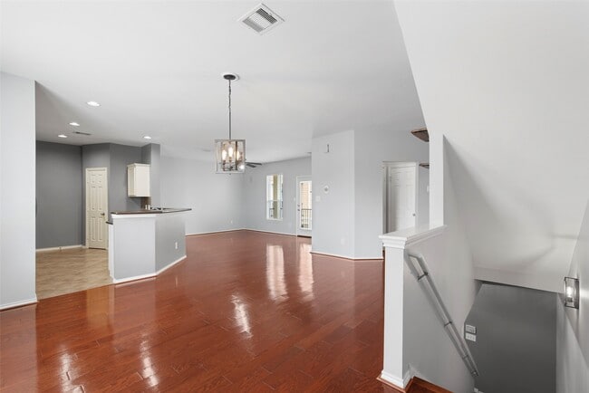 Building Photo - 1211 Ennis St