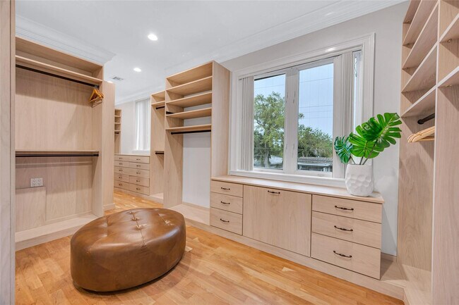 Building Photo - 1949 Harbourview Dr