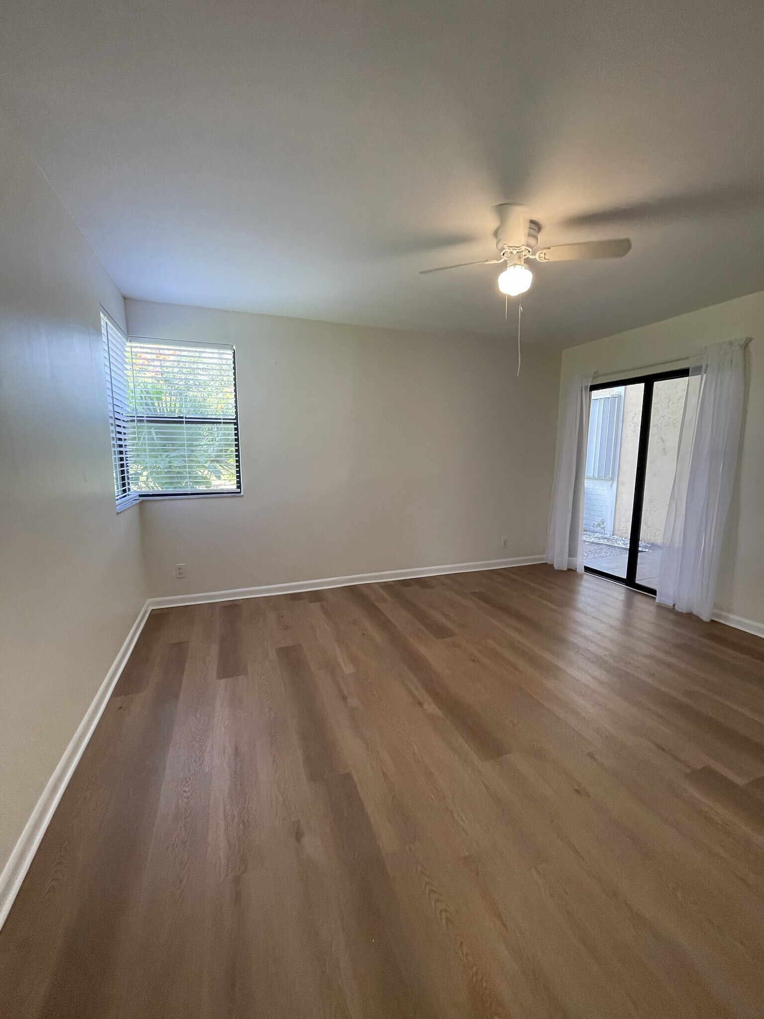 Building Photo - 5661 Riverside Dr