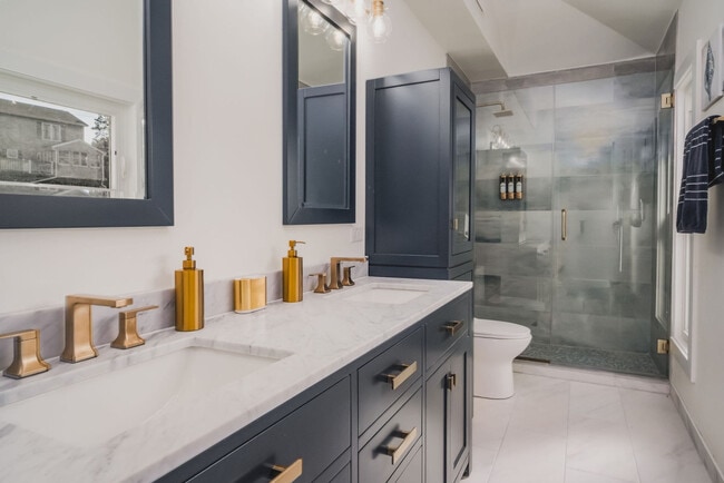 Building Photo - 184 Grand Ave