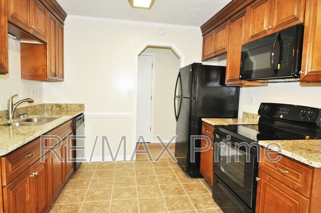 Building Photo - 1128 Hazel Ave