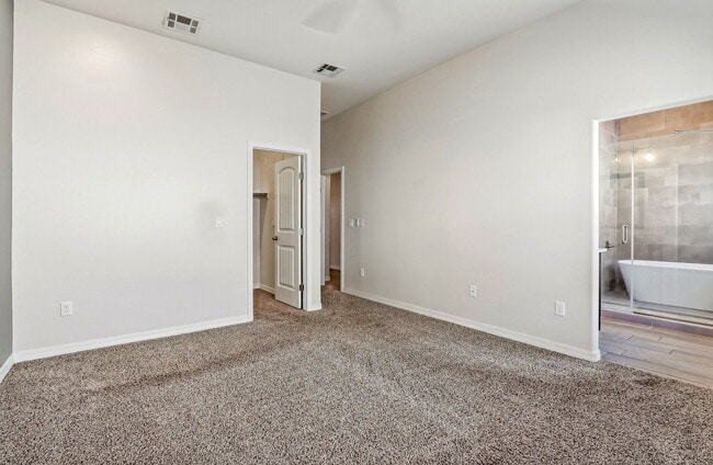 Building Photo - 649 La Entrada Cir