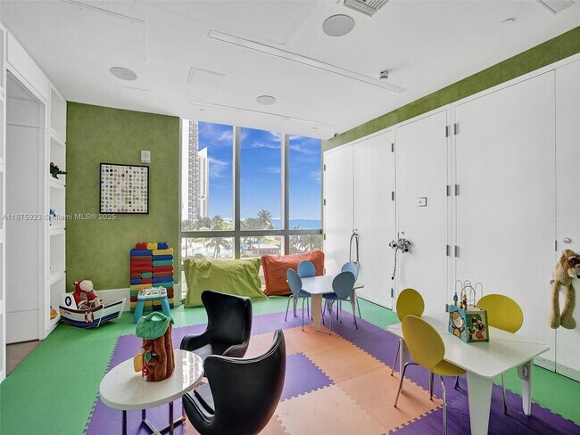 Building Photo - 17475 Collins Ave