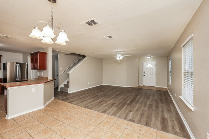 Building Photo - 1148 Tomahawk Dr