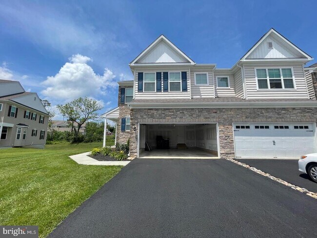 Building Photo - 516 Gray Feather Way