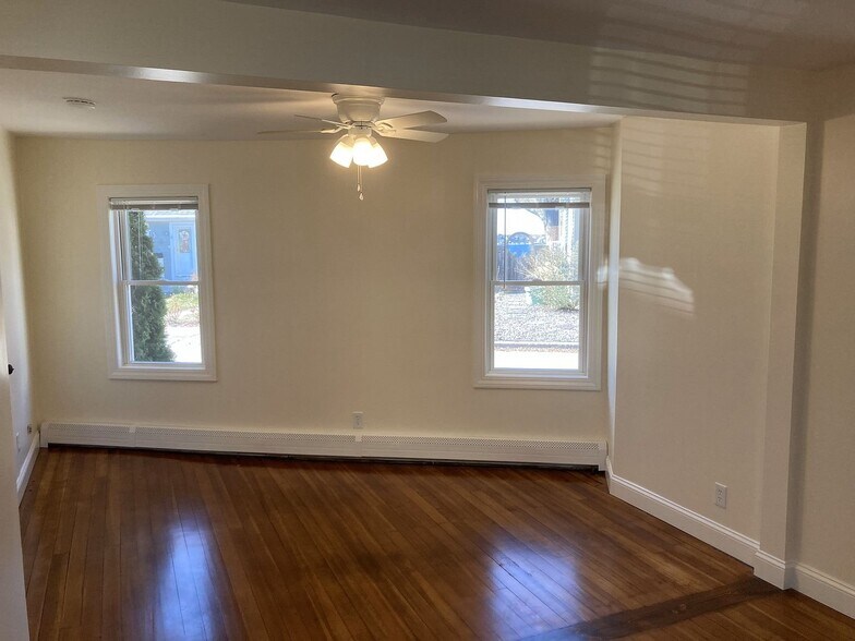 Building Photo - 10 Narragansett Ave