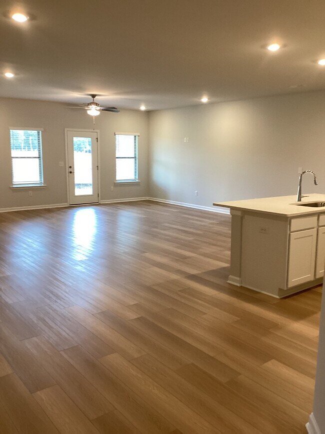 Building Photo - 229 Paca Ln