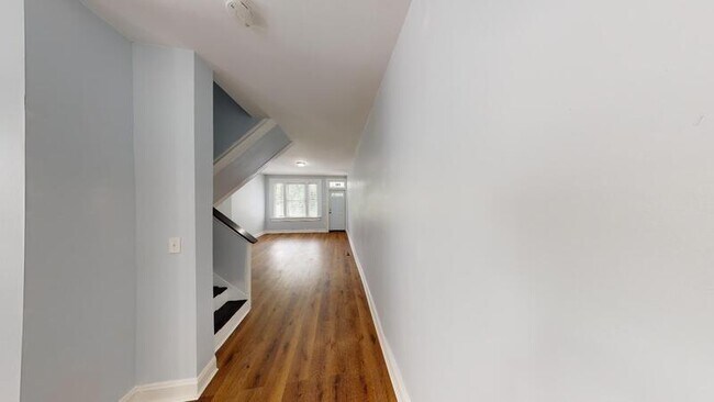 Building Photo - 706 E 43rd St