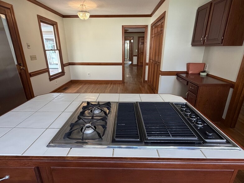 Building Photo - 3901 Buncombe Dr