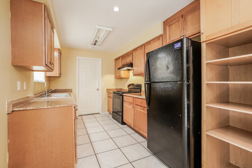 Building Photo - 18703 Sebring Rd