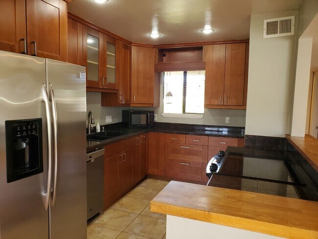 Building Photo - 6780 Mission Gorge Rd