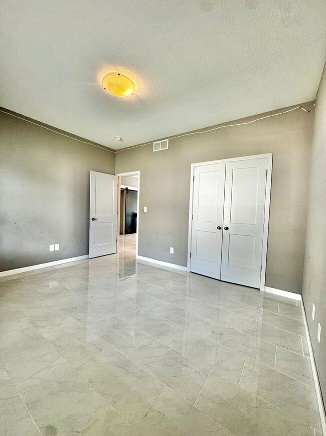 Building Photo - For Rent Beautiful 4 bedroom 3 bathroom 3 attached car garage!