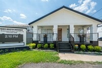 Building Photo - 2009 N Durham Dr