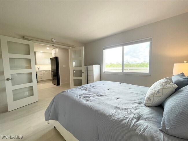 Building Photo - 12945 Vanderbilt Dr