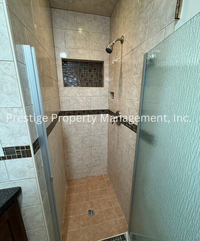 Building Photo - This 4/2 East Side Charmer Wont Last Long!