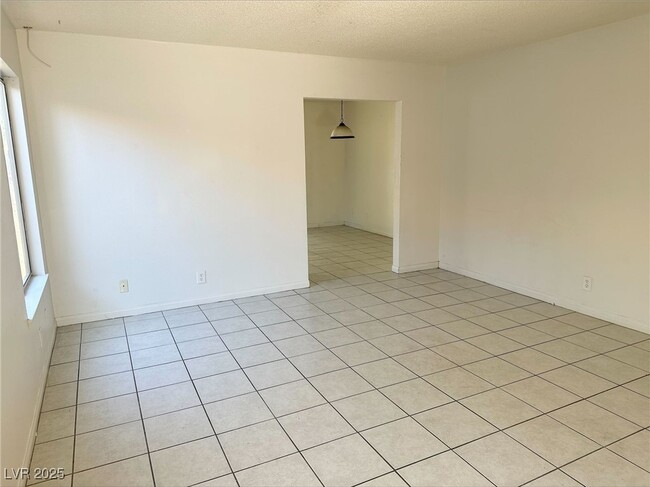 Building Photo - 5436 Burkshire Dr