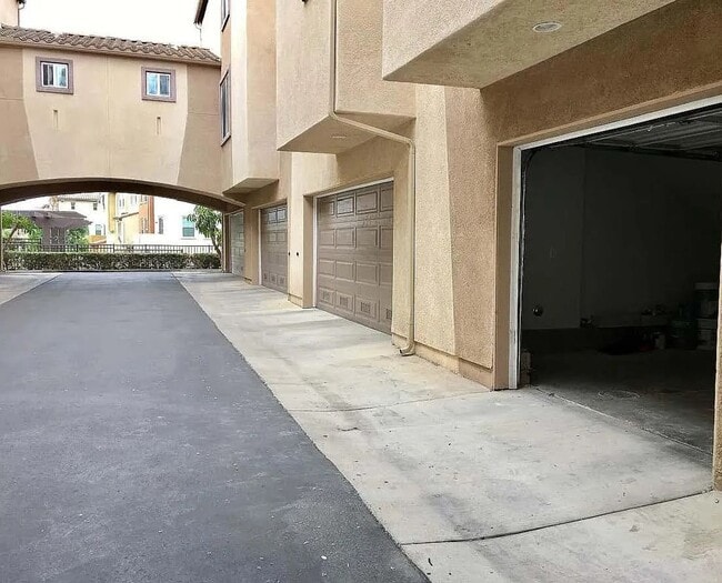 Building Photo - San Marcos Gated Coronado Ranch 2 Bed 2.5 Bath Townhome for Rent