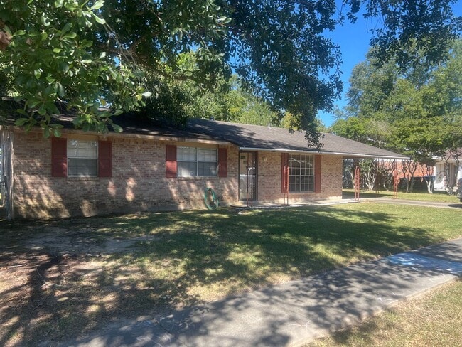 Building Photo - 2005 Glenhaven St