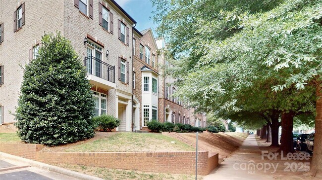 Primary Photo - 1540 S Church St