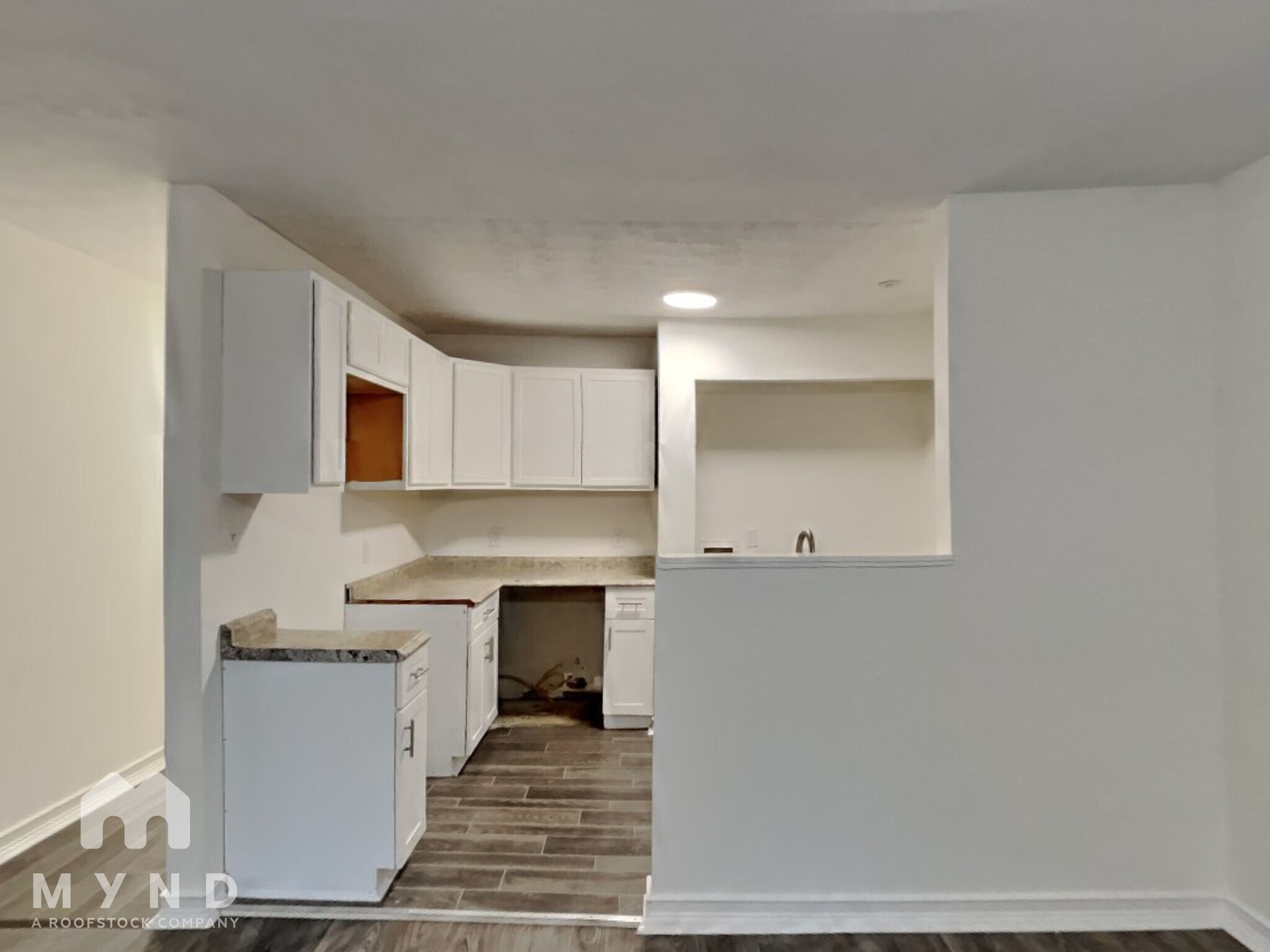 Building Photo - 605 Cedar Ave NW