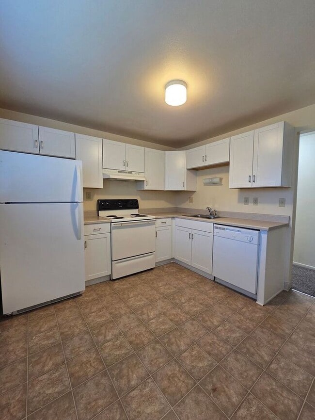 Building Photo - Move-In Ready 2-Bedroom in Brookwood Village — First Month Rent Waived!