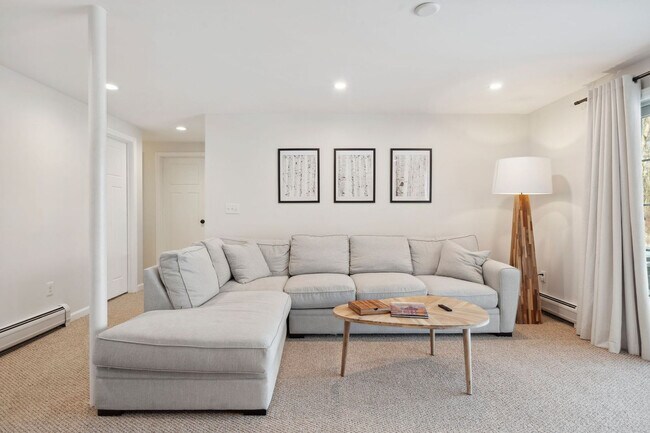 Building Photo - 589 Laconia Rd