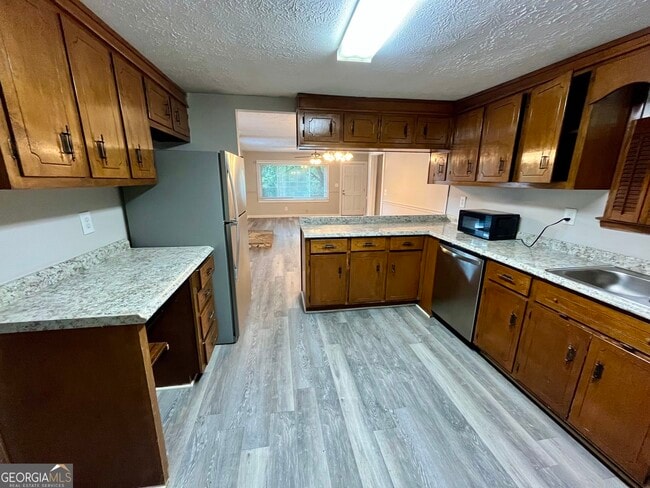 Building Photo - 5143 Pinecrest Dr SW