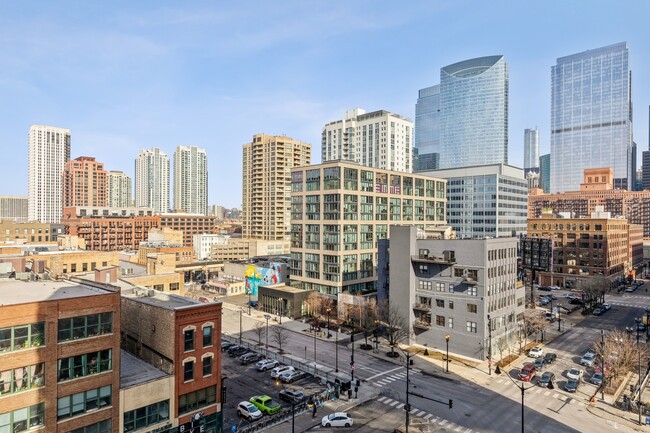 Building Photo - 659 W Randolph St