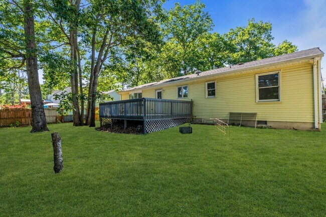 Building Photo - 2556 Woodland Rd