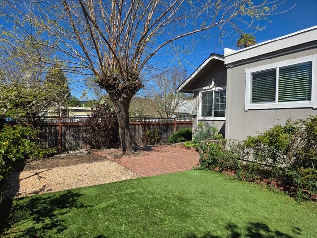 Building Photo - 437 Korbel Pl