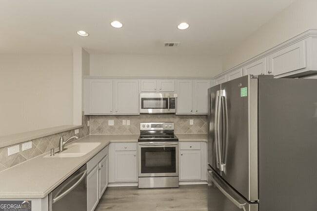 Building Photo - 128 Creekwood Tr