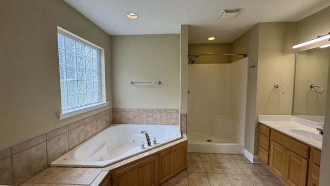 Building Photo - 5685 Hyacinth Ln