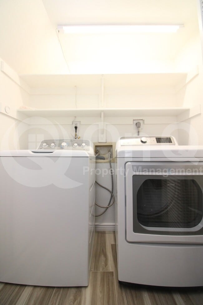 Building Photo - 3210 E Calle De La Punta