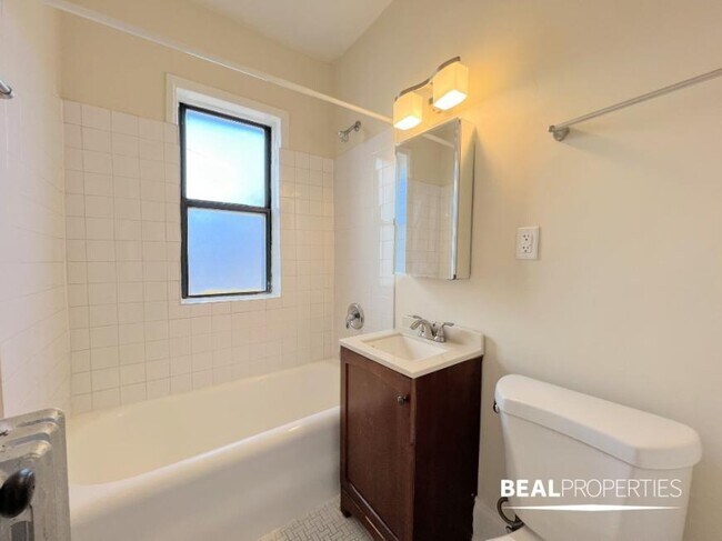 Building Photo - 0 bedroom in CHICAGO IL 60640
