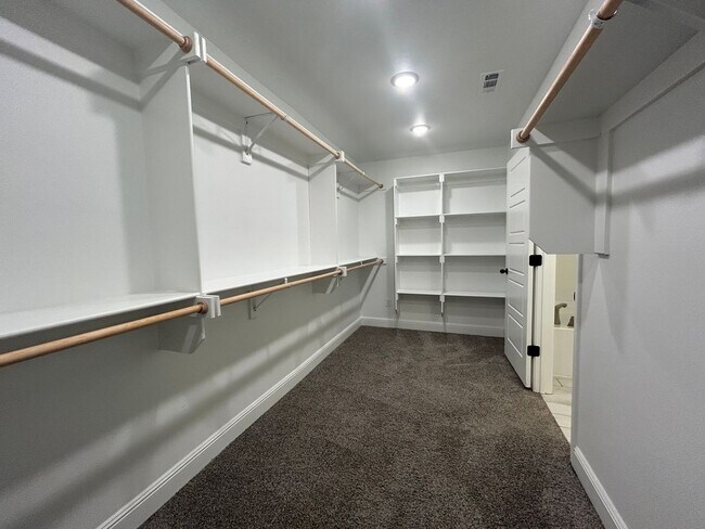 Building Photo - Gorgeous Contemporary Family Home in Cente...