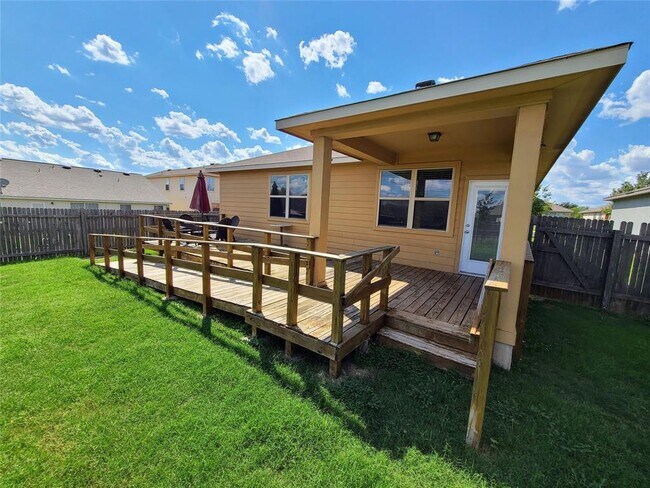 Building Photo - 412 Drystone Trail