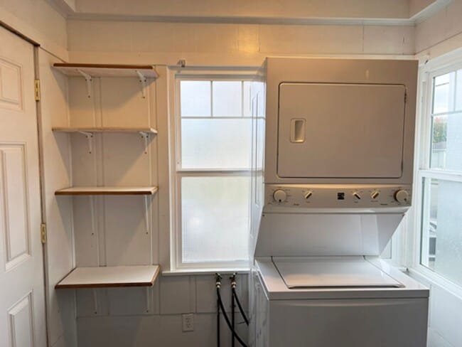 Building Photo - Charming 2-Bedroom Home with Character & Spacious Yard