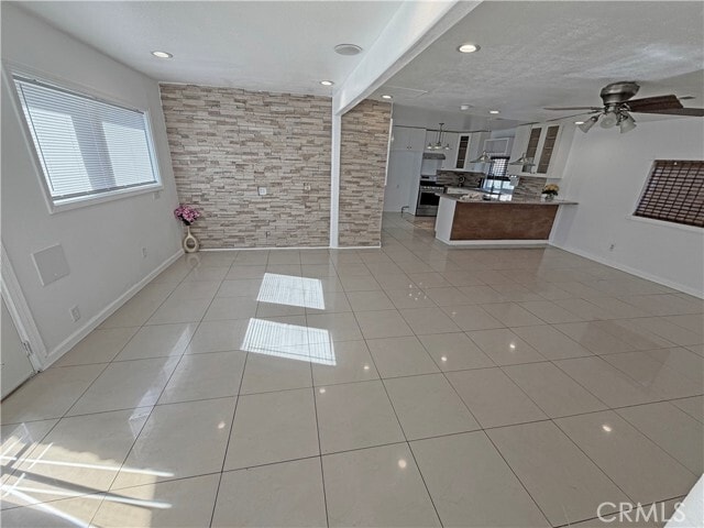 Building Photo - 621 E Pine St