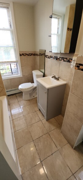 Building Photo - 238 Inslee Pl