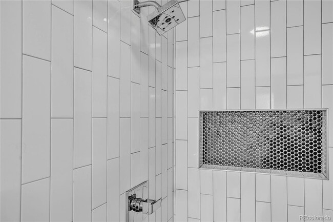 Building Photo - Spacious 3-Bed Townhouse with Finished Basement in Denver's Heart