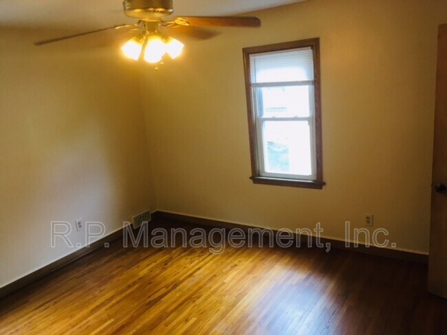 Building Photo - 1250 Jessamine Ave E