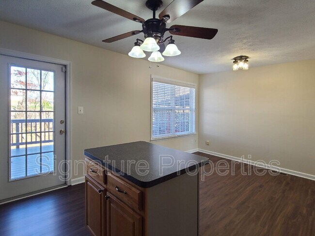 Building Photo - 106 Regina Ln