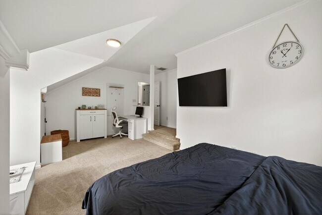 Building Photo - 5409 Dwight Dr