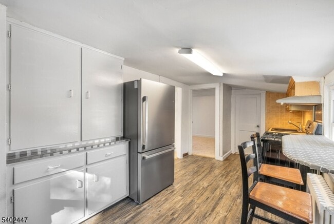 Building Photo - 69 Weaver St