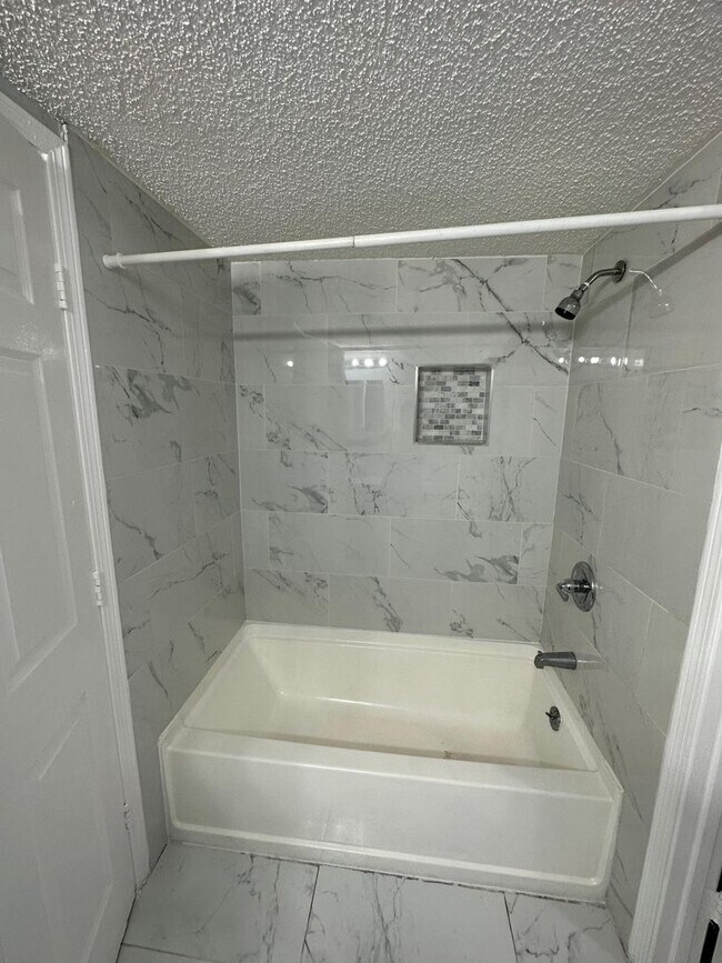 Building Photo - Fully renovated 3/2 Single-Family Home Available for Immediate rent!