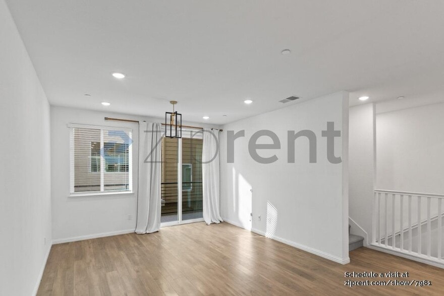 Building Photo - Unit