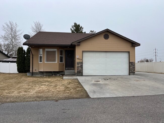 Primary Photo - 1432 Falcon Dr