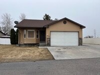 Building Photo - 1432 Falcon Dr