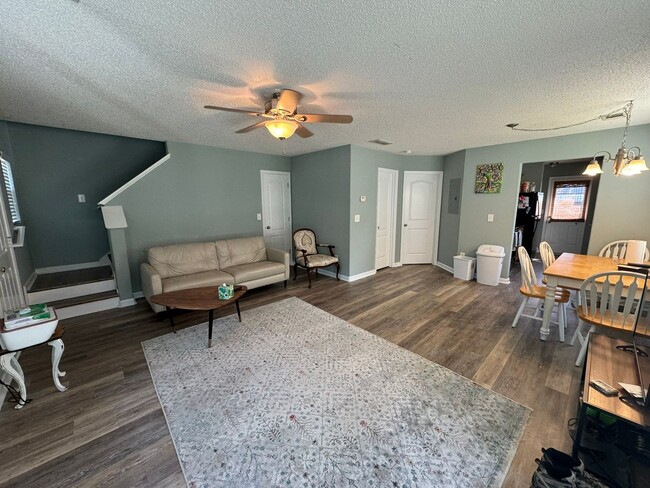 Building Photo - Awesome Standalone Townhouse at Bridgewater!