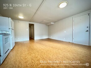 Building Photo - Charming One Bedroom with Parking Included